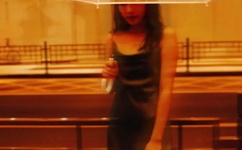 美女脱裤衩扒开尿口给男子摸